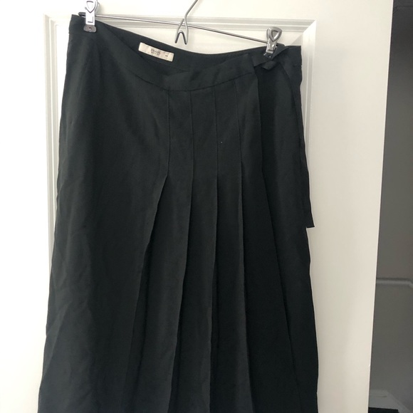 Beautiful Prada Italy Black Pleated Wrap Skirt - Picture 1 of 3